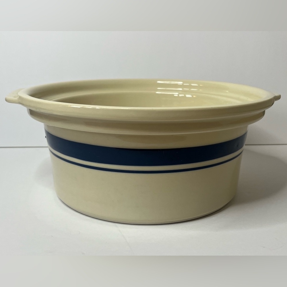Vintage 1990 ROSEVILLE Ohio Pottery 2 Quart Baking Crock Cream & Navy Blue
